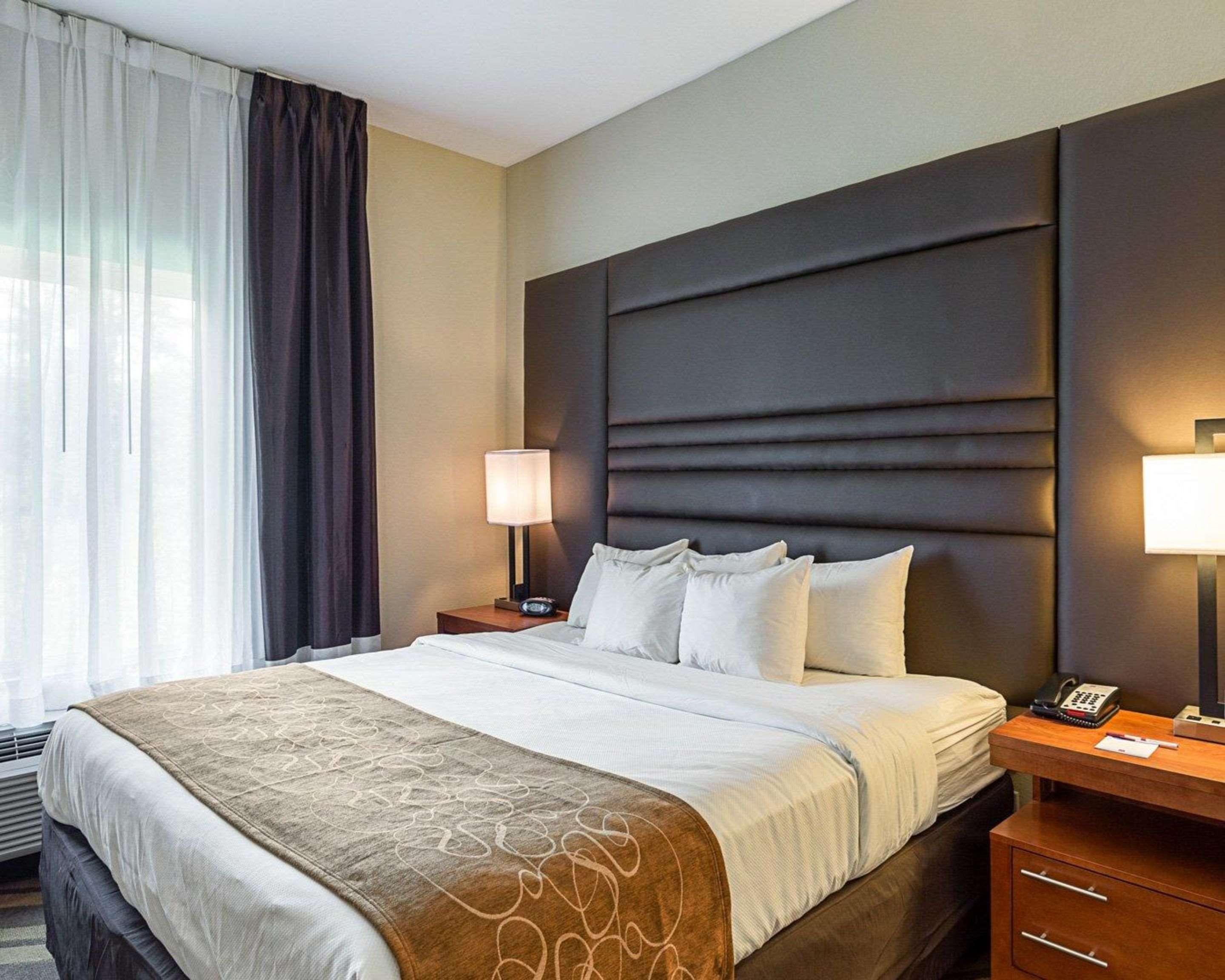 Comfort Suites Near Tanger Outlet Mall Gonzales Bagian luar foto