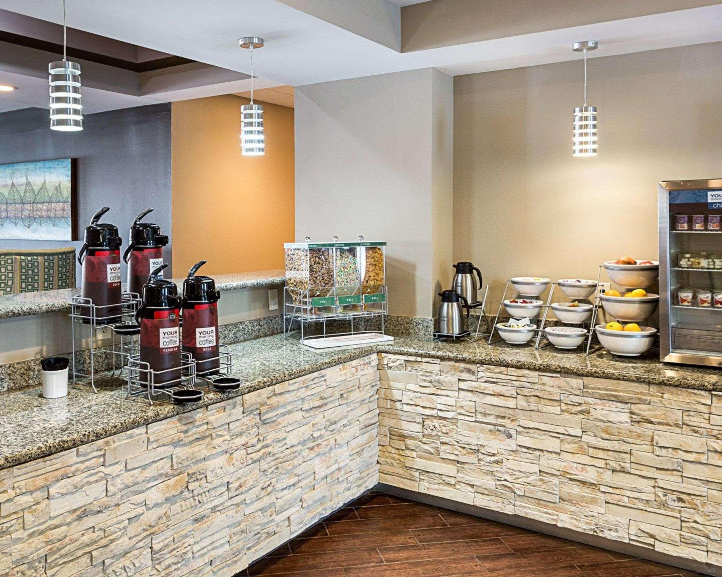 Comfort Suites Near Tanger Outlet Mall Gonzales Bagian luar foto