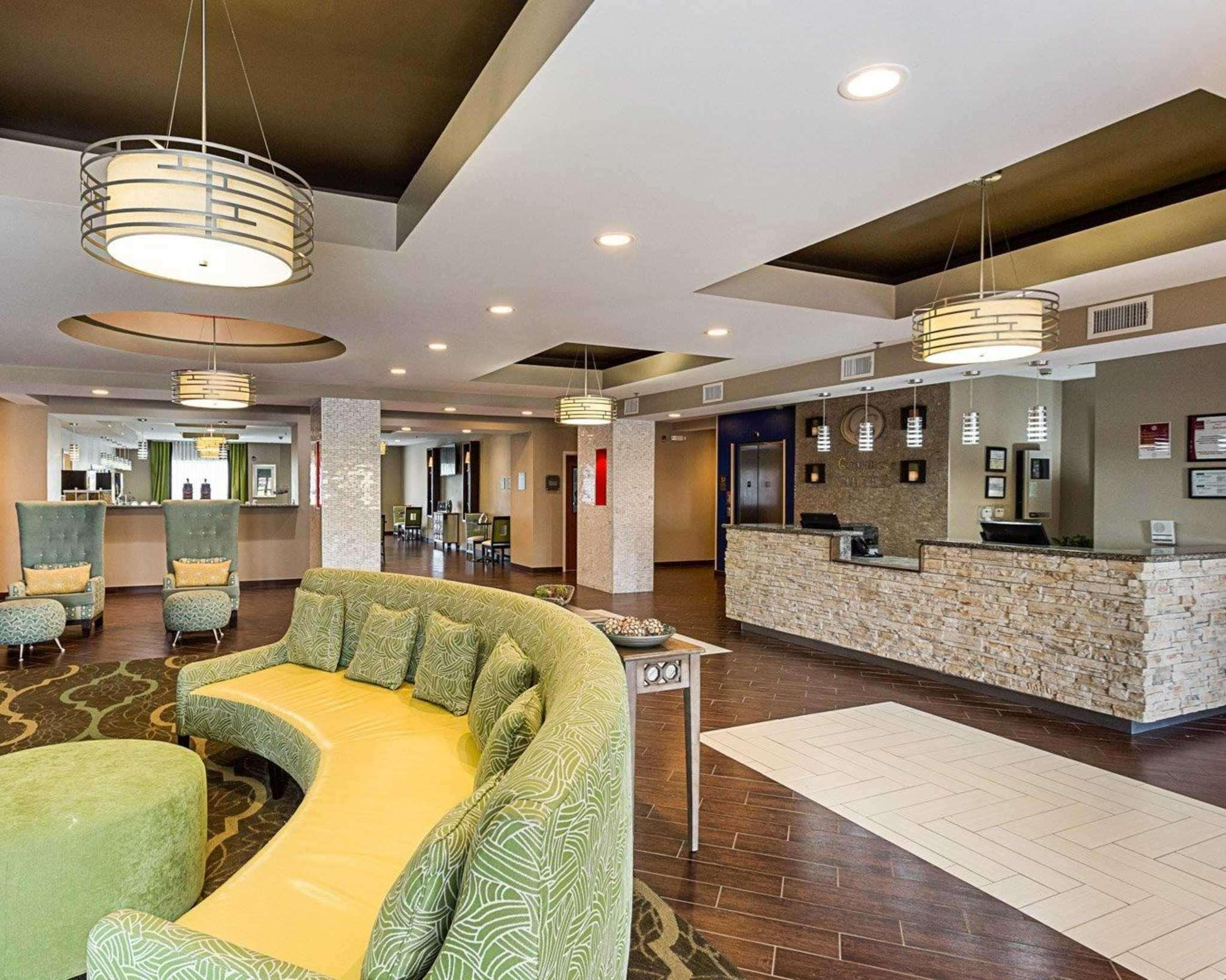 Comfort Suites Near Tanger Outlet Mall Gonzales Bagian luar foto