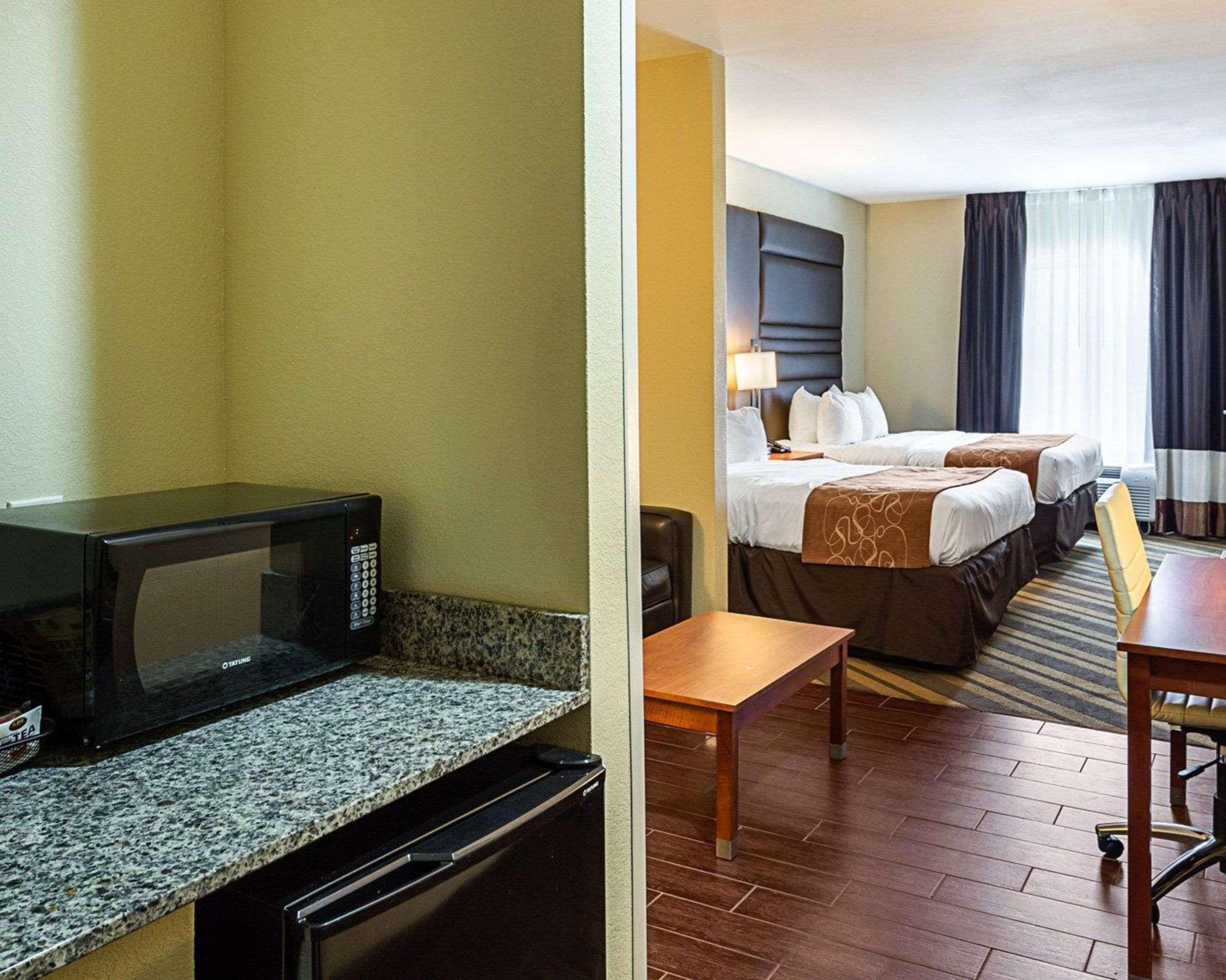 Comfort Suites Near Tanger Outlet Mall Gonzales Bagian luar foto