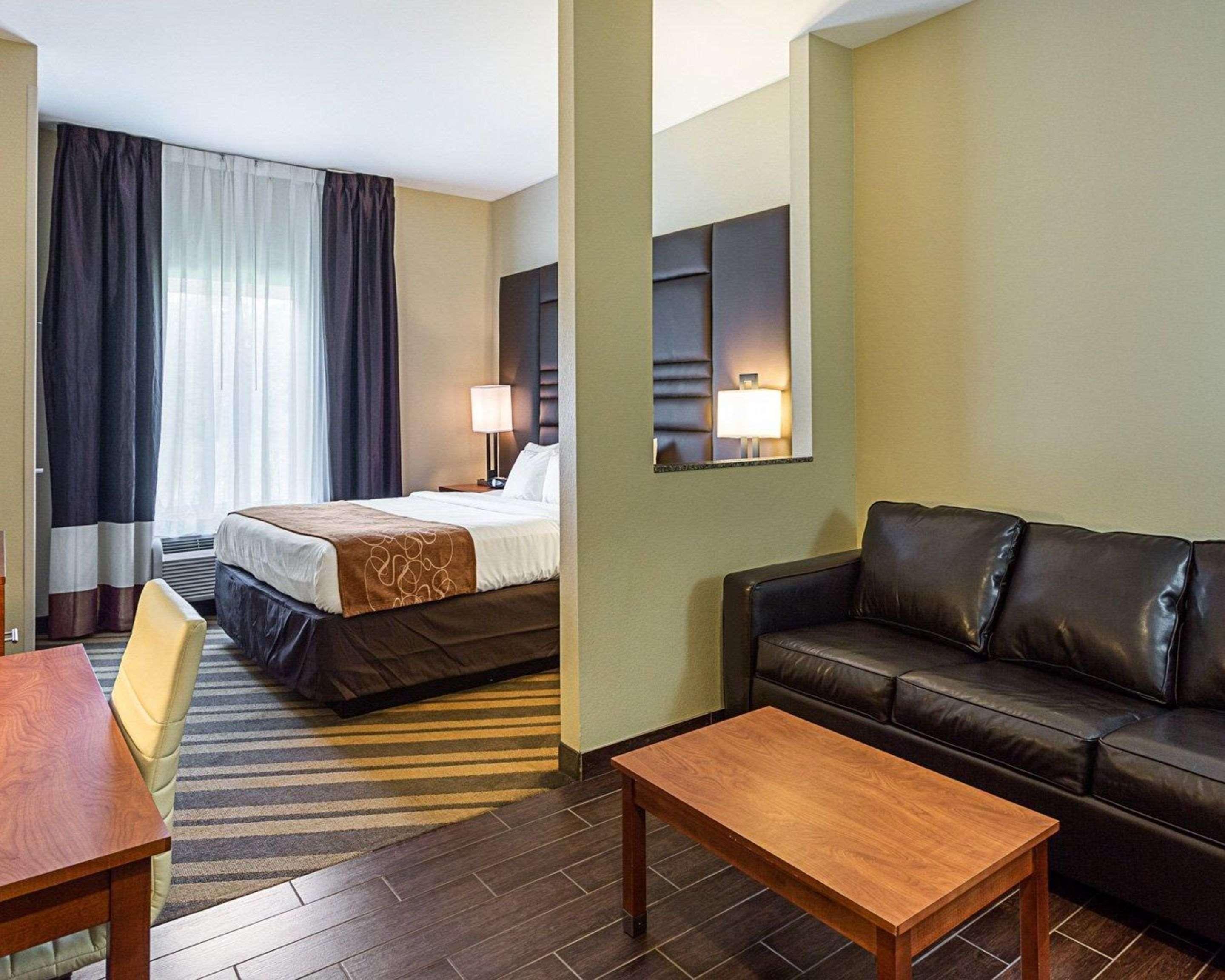 Comfort Suites Near Tanger Outlet Mall Gonzales Bagian luar foto