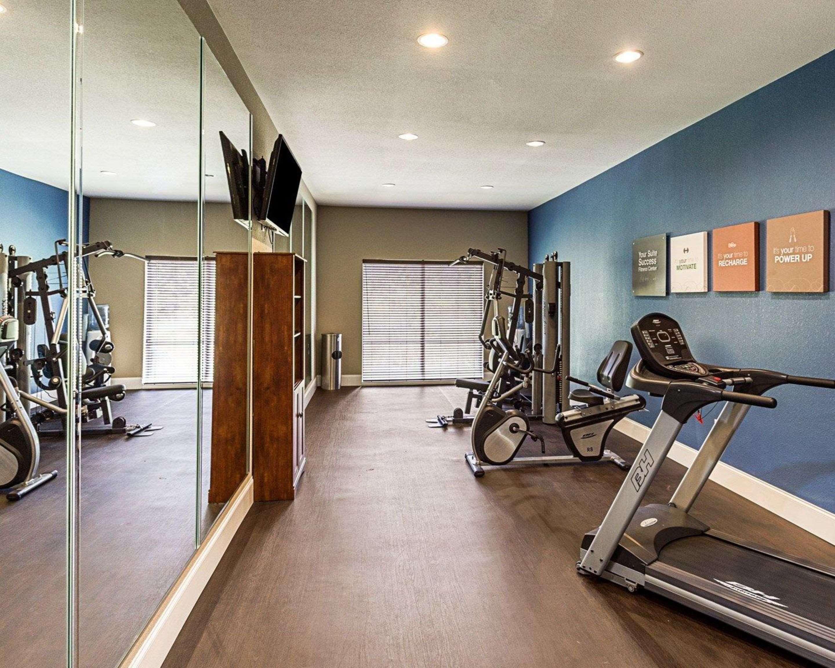 Comfort Suites Near Tanger Outlet Mall Gonzales Bagian luar foto