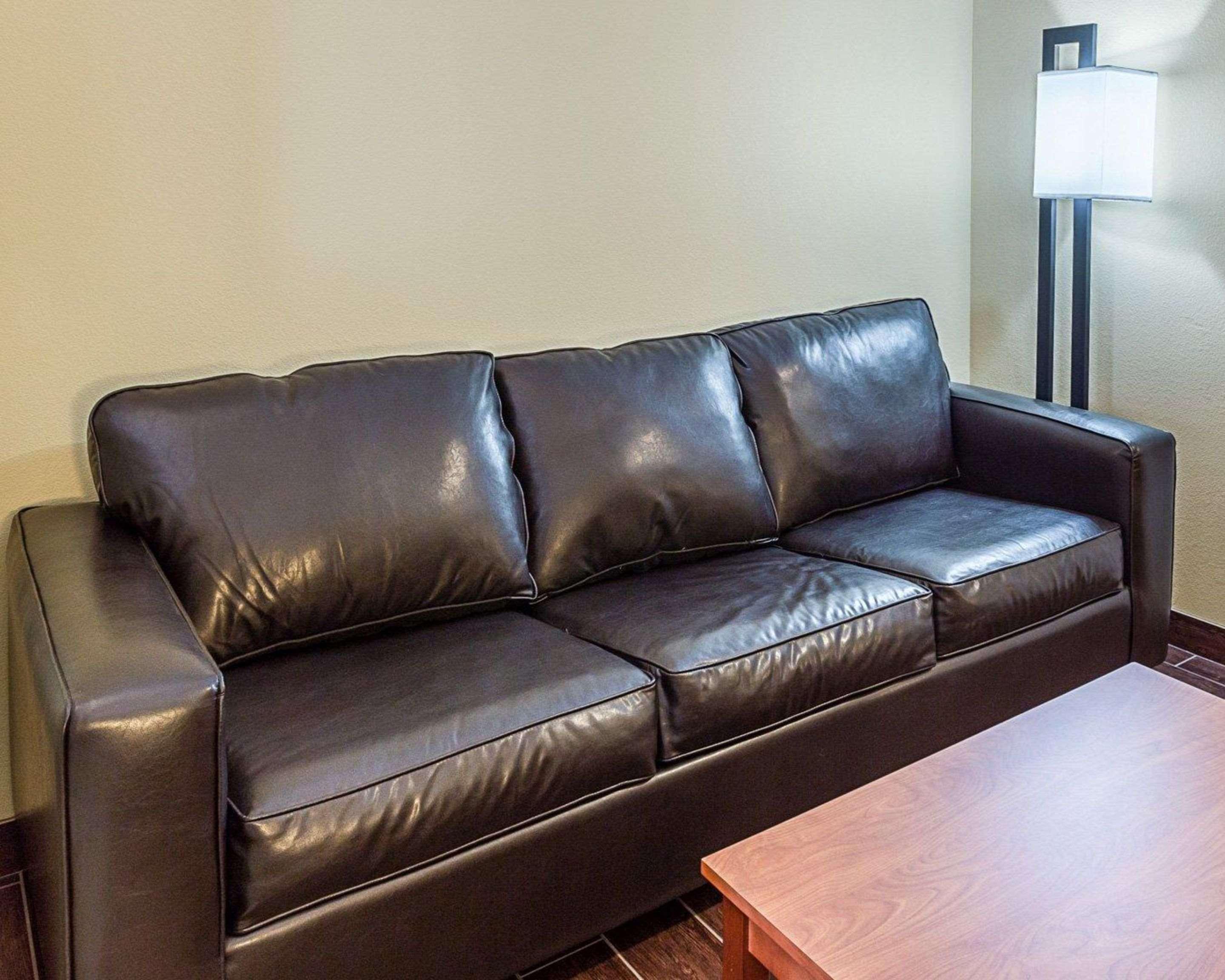 Comfort Suites Near Tanger Outlet Mall Gonzales Bagian luar foto