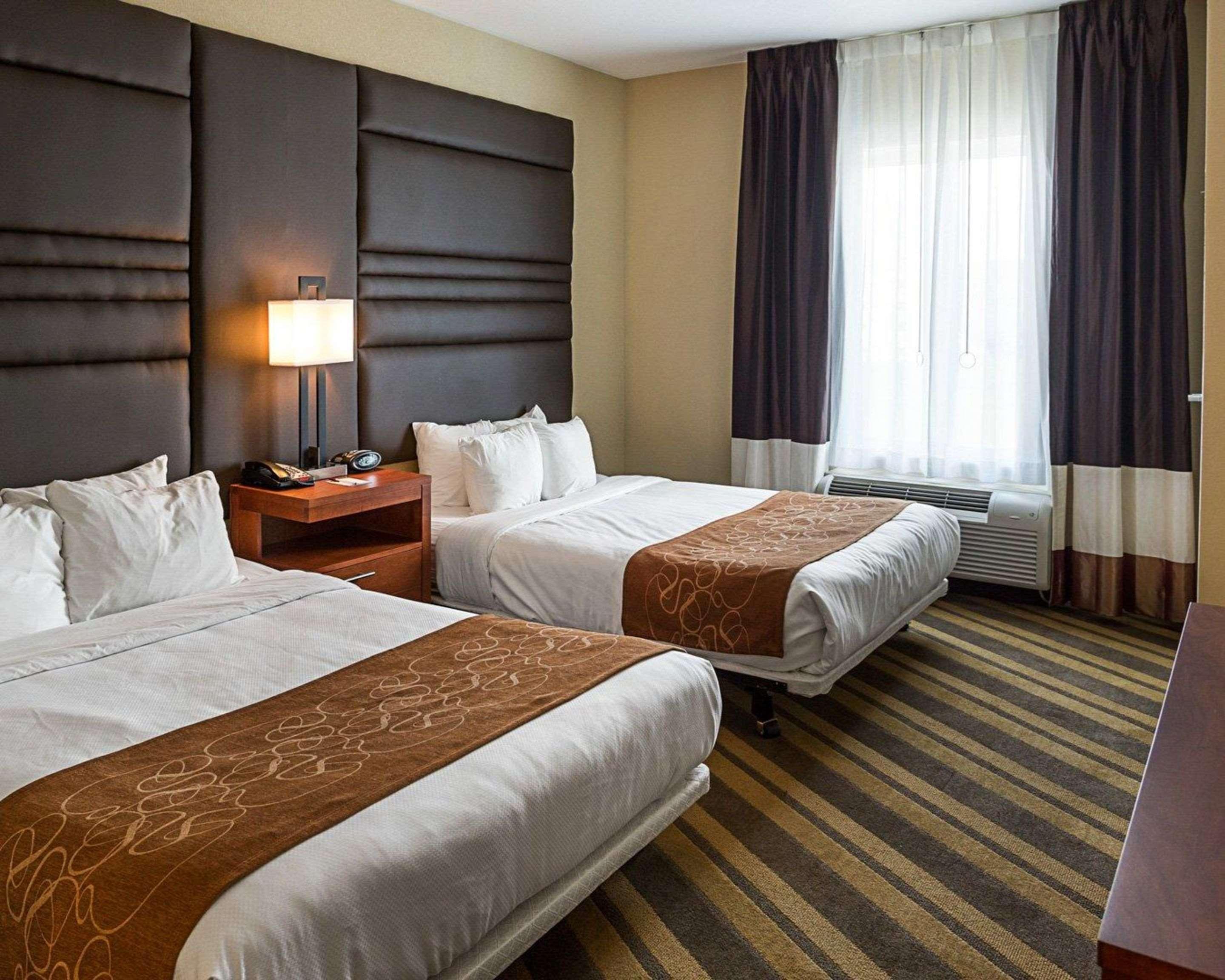 Comfort Suites Near Tanger Outlet Mall Gonzales Bagian luar foto