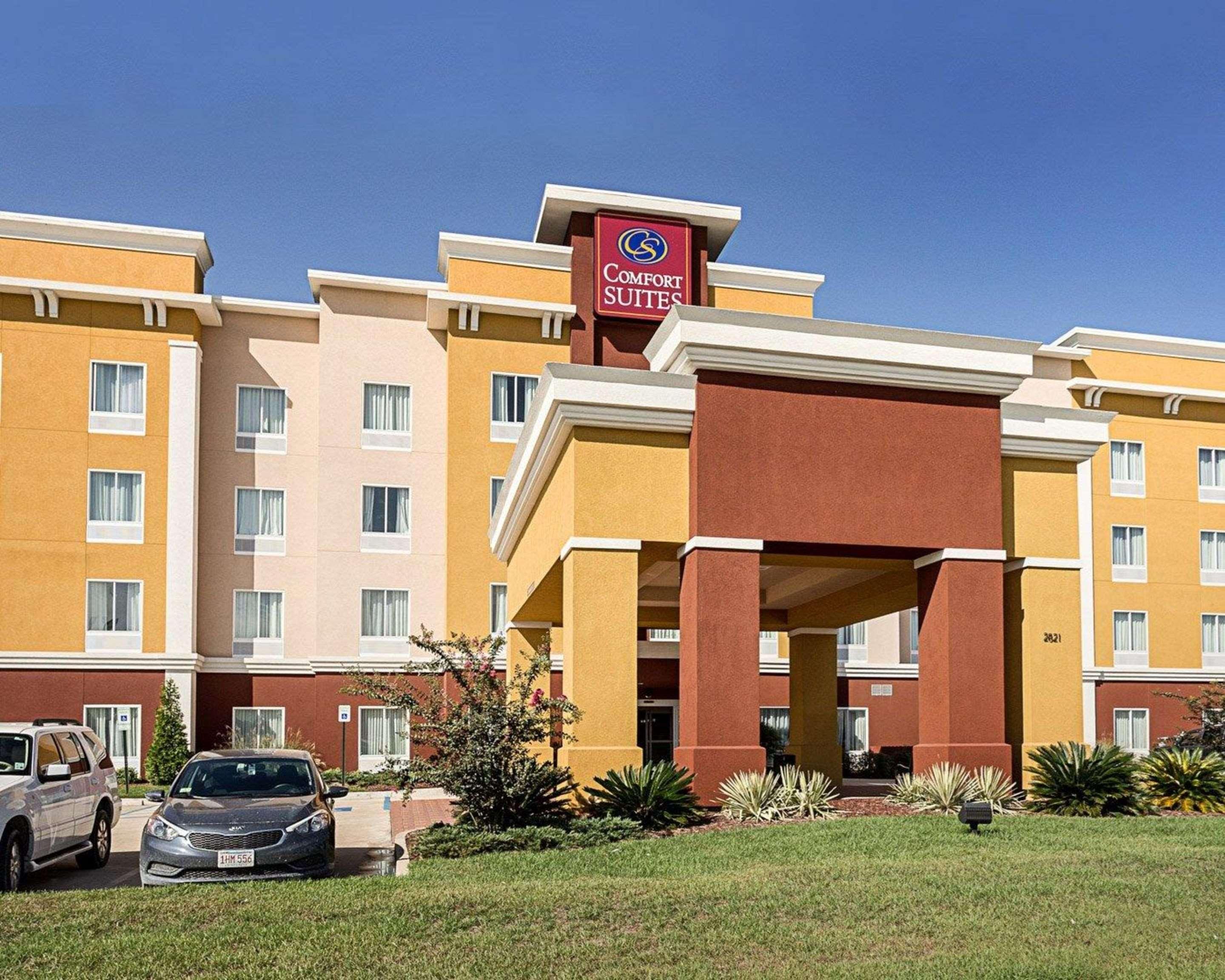 Comfort Suites Near Tanger Outlet Mall Gonzales Bagian luar foto