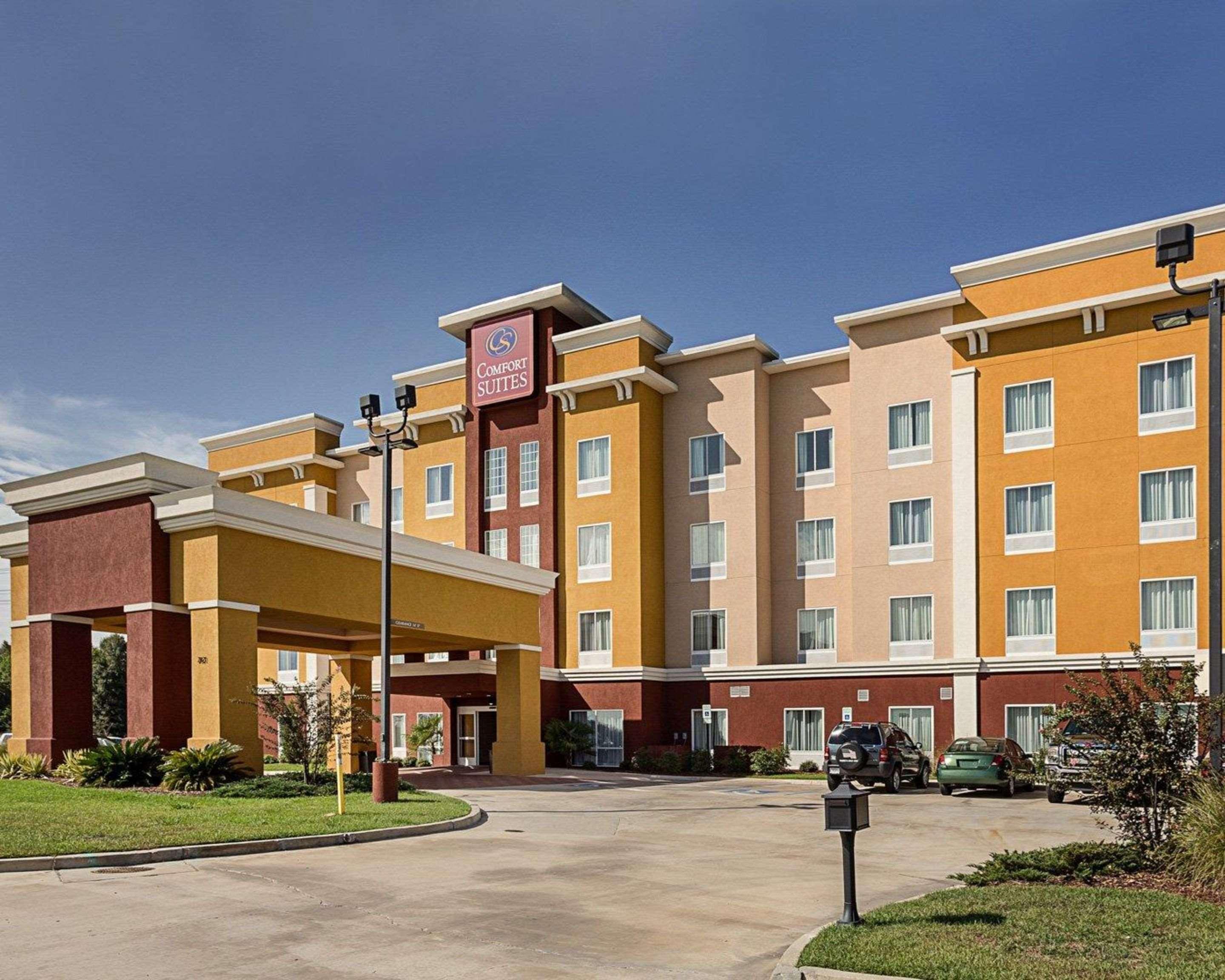 Comfort Suites Near Tanger Outlet Mall Gonzales Bagian luar foto