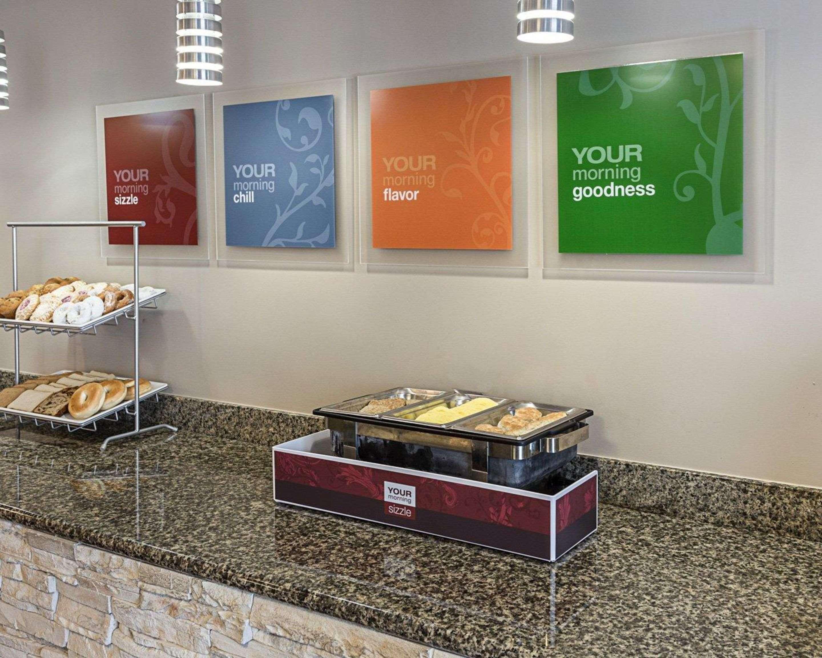 Comfort Suites Near Tanger Outlet Mall Gonzales Bagian luar foto