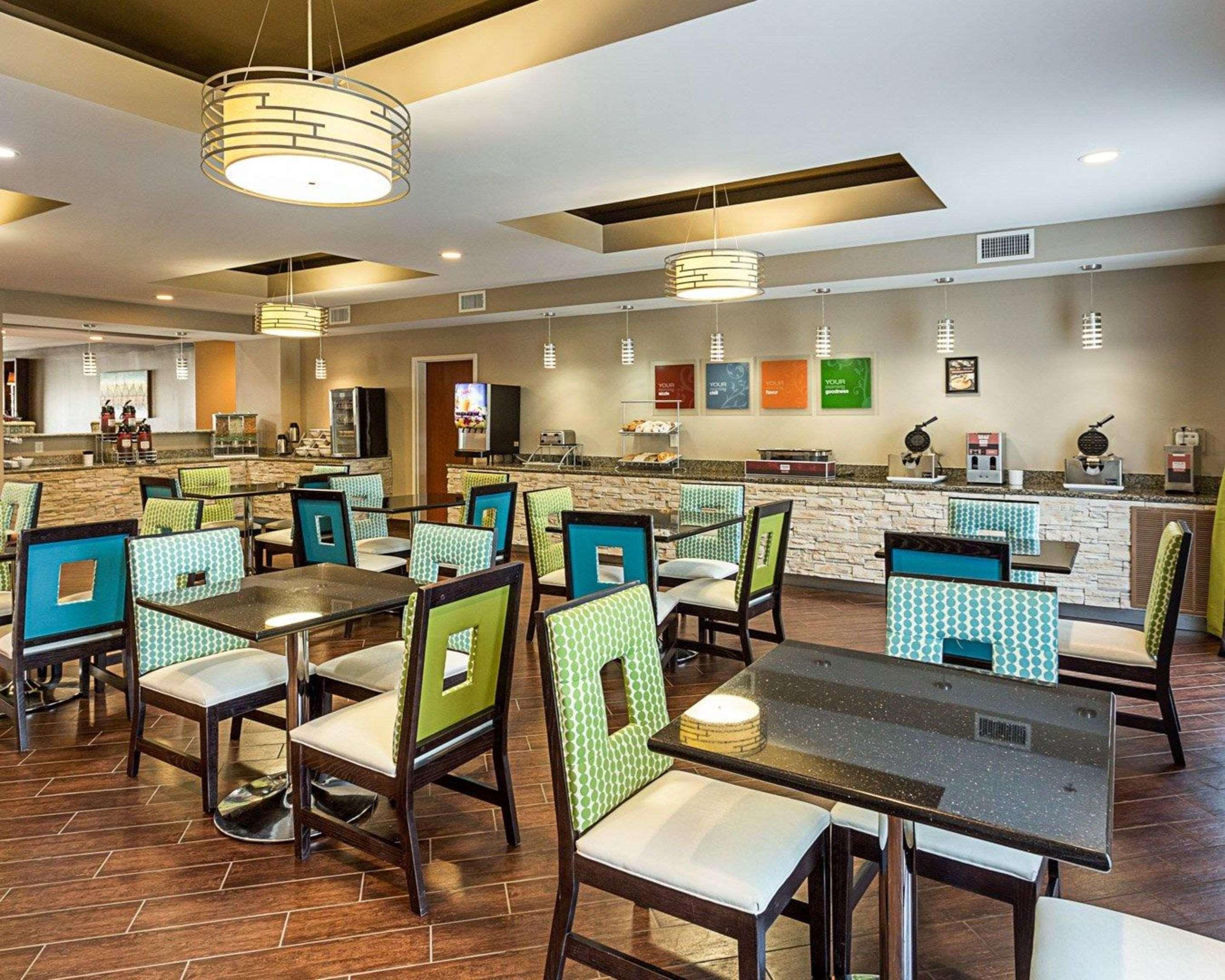 Comfort Suites Near Tanger Outlet Mall Gonzales Bagian luar foto