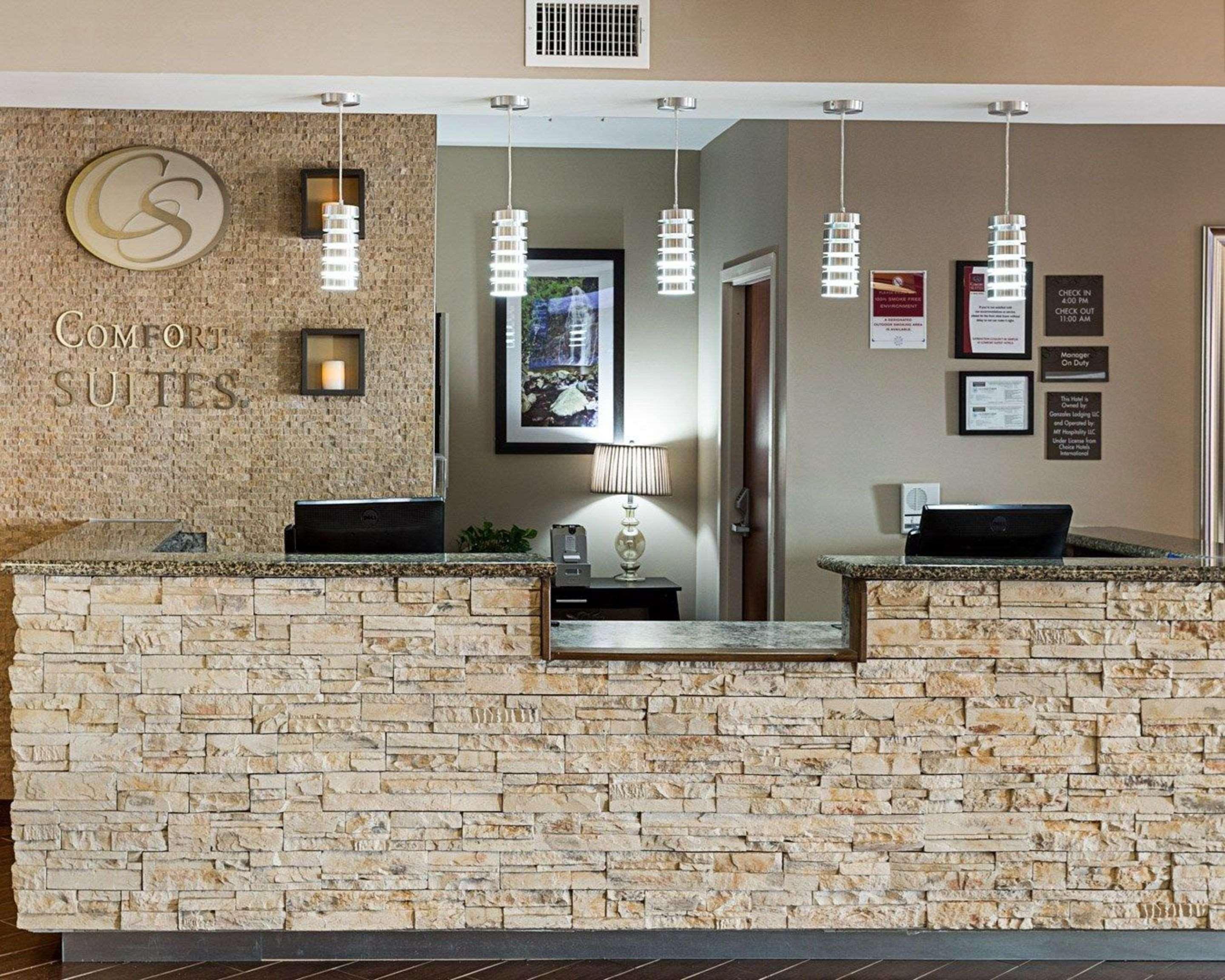 Comfort Suites Near Tanger Outlet Mall Gonzales Bagian luar foto
