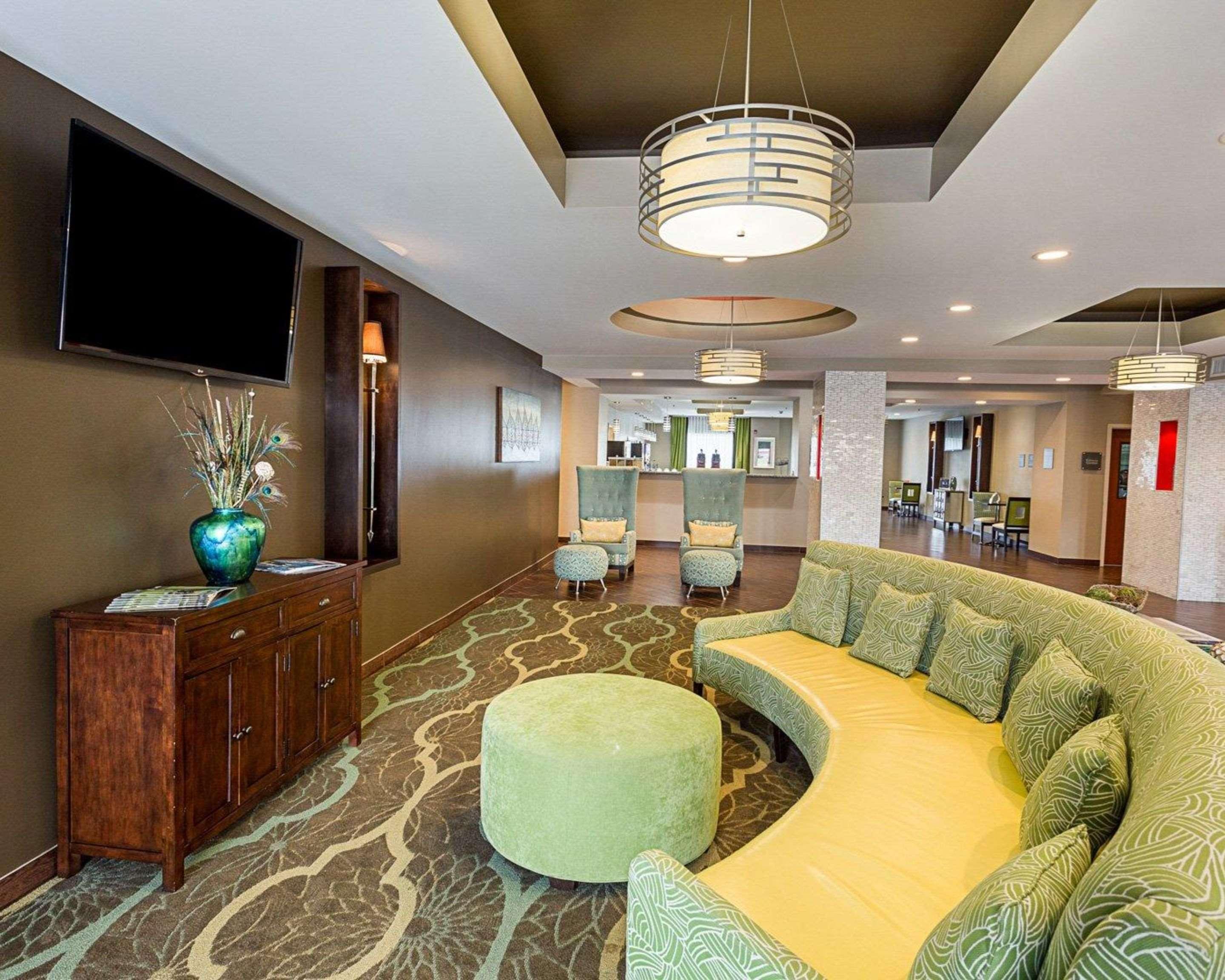 Comfort Suites Near Tanger Outlet Mall Gonzales Bagian luar foto