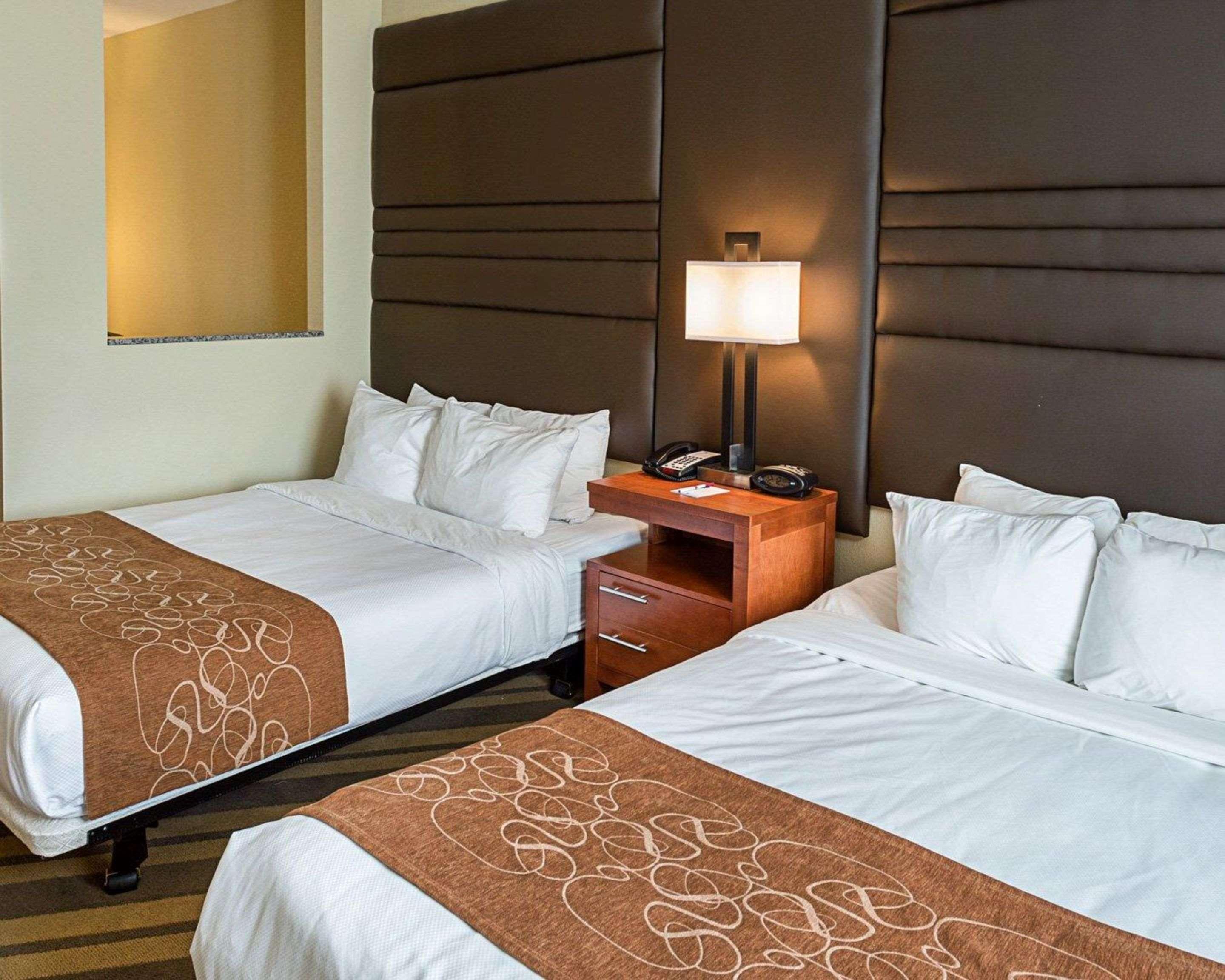 Comfort Suites Near Tanger Outlet Mall Gonzales Bagian luar foto