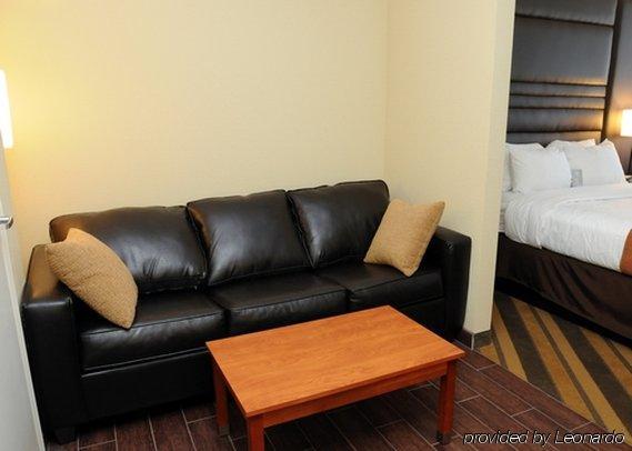 Comfort Suites Near Tanger Outlet Mall Gonzales Bagian luar foto