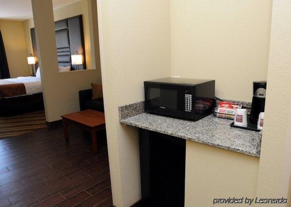 Comfort Suites Near Tanger Outlet Mall Gonzales Bagian luar foto