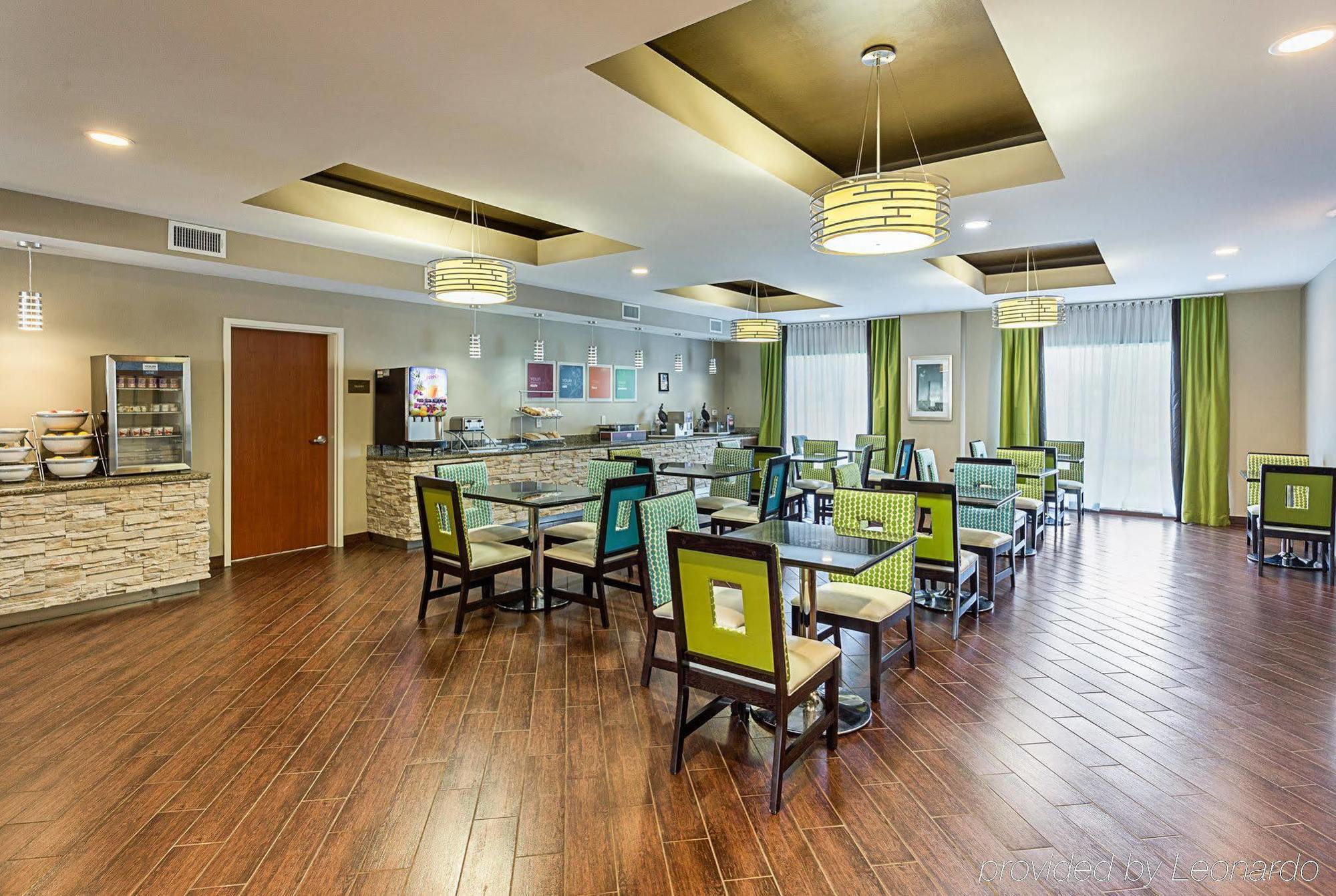 Comfort Suites Near Tanger Outlet Mall Gonzales Bagian luar foto