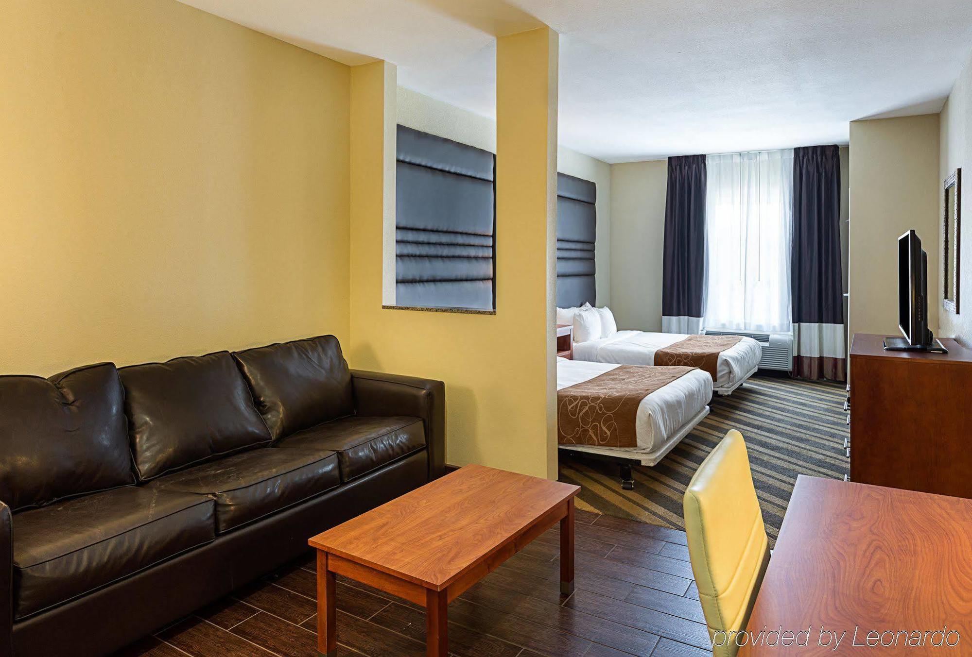 Comfort Suites Near Tanger Outlet Mall Gonzales Bagian luar foto