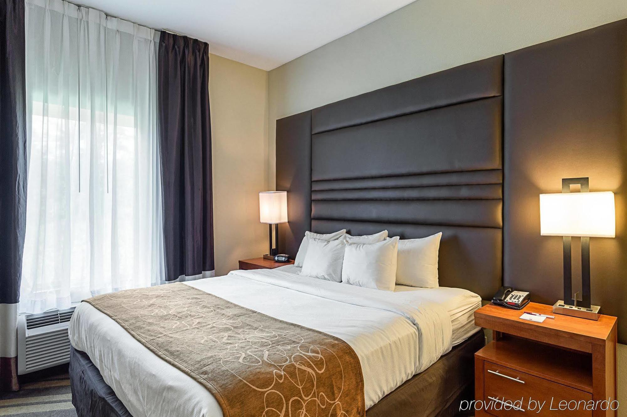 Comfort Suites Near Tanger Outlet Mall Gonzales Bagian luar foto