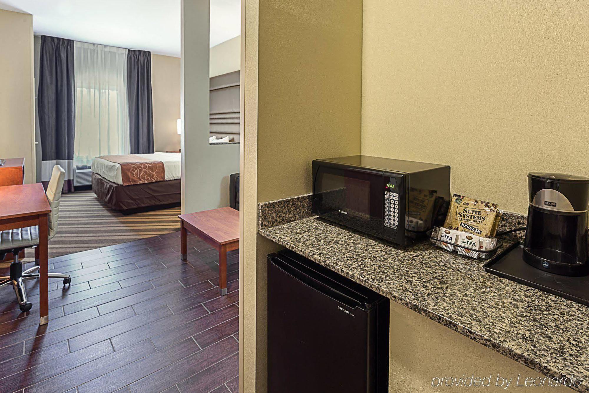 Comfort Suites Near Tanger Outlet Mall Gonzales Bagian luar foto