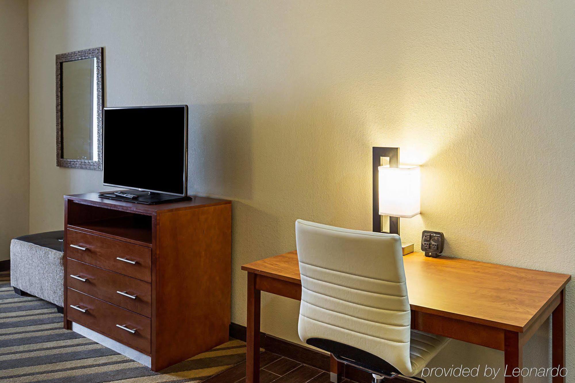 Comfort Suites Near Tanger Outlet Mall Gonzales Bagian luar foto