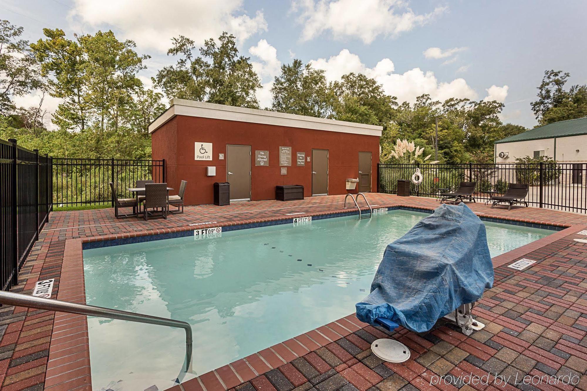 Comfort Suites Near Tanger Outlet Mall Gonzales Bagian luar foto