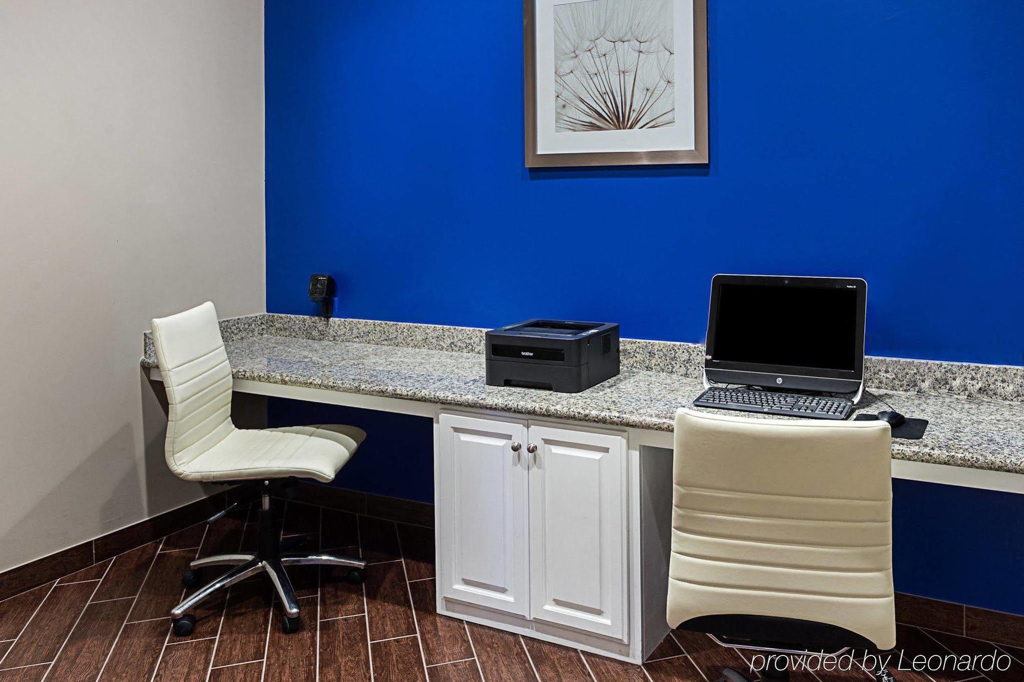 Comfort Suites Near Tanger Outlet Mall Gonzales Bagian luar foto